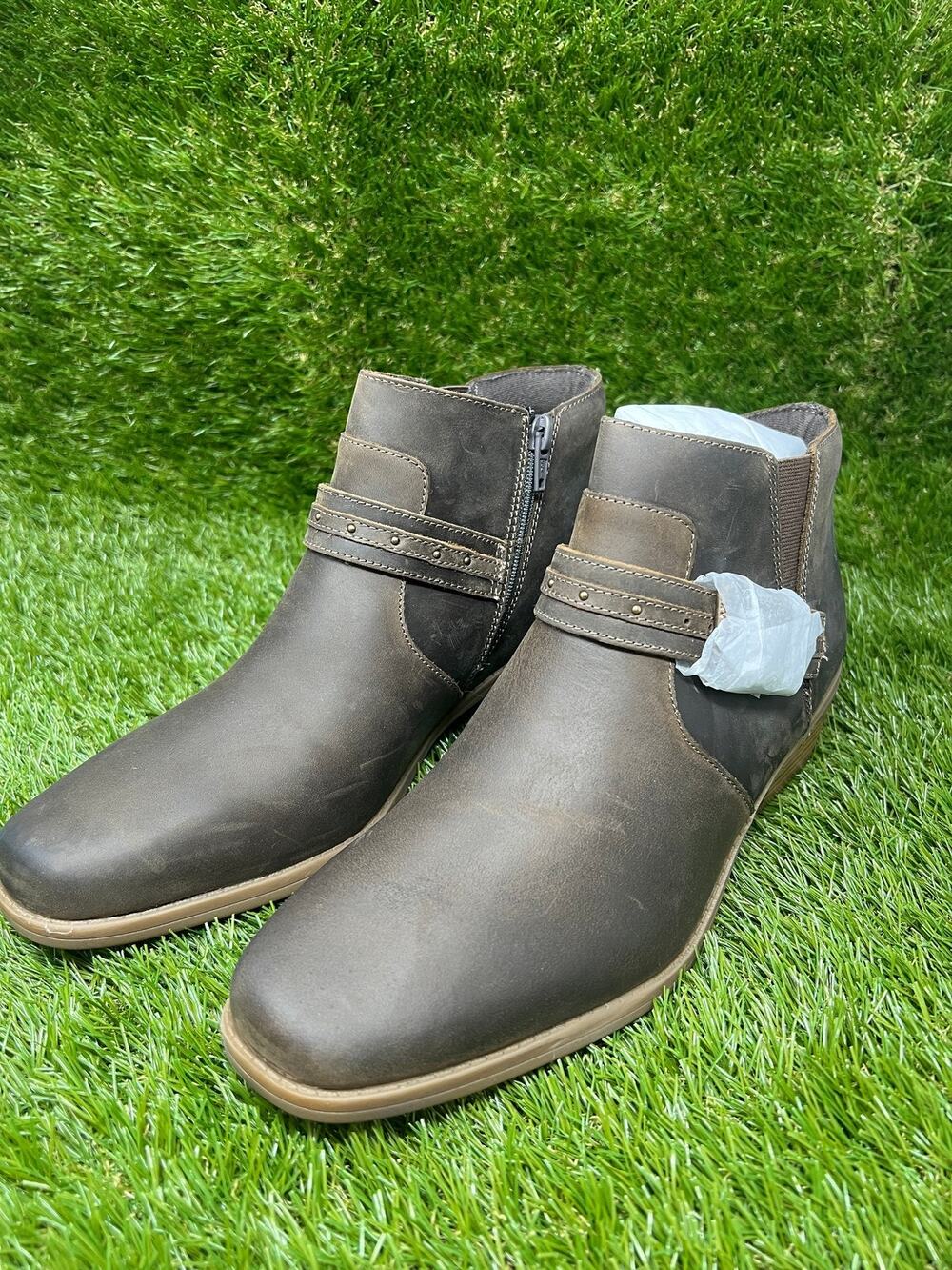 Clarks Women's 9.5M Danyelle Brown Taupe Suede Booties